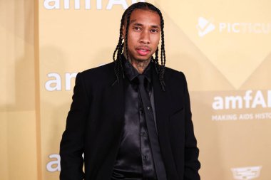 Tyga, 3 Kasım 2022 tarihinde Los Angeles Pasifik Tasarım Merkezi 'nde düzenlenen 2022 amfAR Galası' na ulaşır.. 