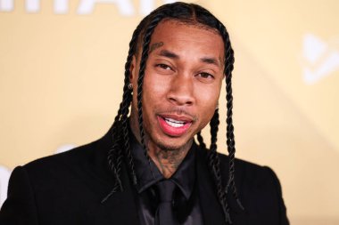 Tyga, 3 Kasım 2022 tarihinde Los Angeles Pasifik Tasarım Merkezi 'nde düzenlenen 2022 amfAR Galası' na ulaşır.. 