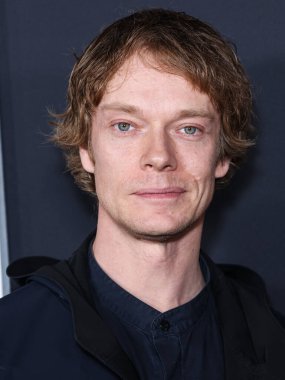 İngiliz aktör Alfie Allen, 4 Kasım 2022 'de Hollywood, Los Angeles, Kaliforniya, ABD' deki TCL Çin Tiyatrosu IMAX 'te düzenlenen Evrensel Resimlerin Özel Gösterimi (She Said) festivaline geldi.. 