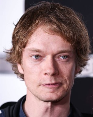 İngiliz aktör Alfie Allen, 4 Kasım 2022 'de Hollywood, Los Angeles, Kaliforniya, ABD' deki TCL Çin Tiyatrosu IMAX 'te düzenlenen Evrensel Resimlerin Özel Gösterimi (She Said) festivaline geldi.. 