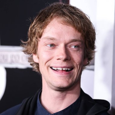 İngiliz aktör Alfie Allen, 4 Kasım 2022 'de Hollywood, Los Angeles, Kaliforniya, ABD' deki TCL Çin Tiyatrosu IMAX 'te düzenlenen Evrensel Resimlerin Özel Gösterimi (She Said) festivaline geldi.. 