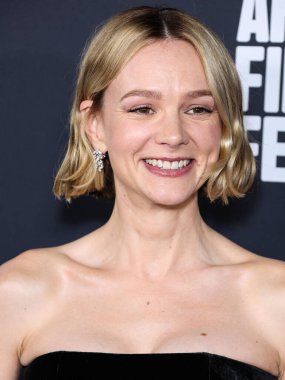 İngiliz aktris Carey Mulligan, 4 Kasım 2022 'de Hollywood, Los Angeles, Kaliforniya' da düzenlenen TCL Çin Tiyatrosu IMAX 'te düzenlenen Universal Pictures' She Said 'in özel gösterimine geldi.. 