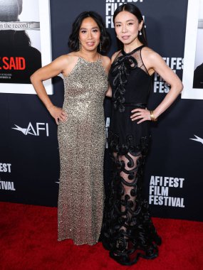 Rowena Chiu ve Angela Yeoh, 4 Kasım 2022 'de Hollywood, Los Angeles, Kaliforniya, ABD' de düzenlenen TCL Çin Tiyatrosu IMAX 'te düzenlenen Universal Pictures' She Said 'in özel gösterimi 2022 AFI Festivali' ne geldiler.. 