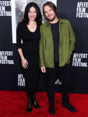 Downey Takımı Dijital Yapımcısı Emily Barclay Ford ve film yapımcısı Kevin Ford Netflix 'in' Sr 'adlı filminin özel gösterimi için 2022 AFI Fest' e geldiler. 4 Kasım 2022 'de TCL Çin Tiyatrosu IMAX' ta düzenlenen Hollywood, Los Angeles, ABD