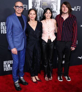 Amerikalı aktör Robert Downey Jr., oğlu Indio Falconer Downey ve eşi / Amerikalı film yapımcısı Susan Downey Netflix 'in' Sr 'adlı filminin 2022 AFI Festivali' ne geldiler. 4 Kasım 2022 'de Hollywood' daki TCL Çin Tiyatrosu IMAX 'ta yapıldı.
