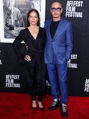 Amerikalı film yapımcısı Susan Downey ve eşi / Amerikalı aktör Robert Downey Jr 2022 AFI Fest - Netflix 'in' Sr 'adlı filminin özel gösterimi için geldiler. 4 Kasım 2022 'de Hollywood, Los Angeles, Kaliforniya, ABD' deki TCL Çin Tiyatrosu IMAX 'te düzenlendi.