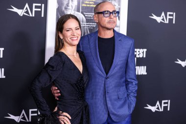 Amerikalı film yapımcısı Susan Downey ve eşi / Amerikalı aktör Robert Downey Jr 2022 AFI Fest - Netflix 'in' Sr 'adlı filminin özel gösterimi için geldiler. 4 Kasım 2022 'de Hollywood, Los Angeles, Kaliforniya, ABD' deki TCL Çin Tiyatrosu IMAX 'te düzenlendi.