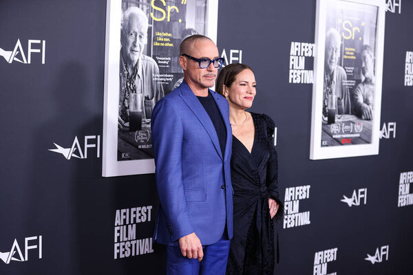 Американский кинопродюсер Сьюзан Дауни и муж / американский актёр Роберт Дауни-младший прибывают на AFI Fest в 2022 году - специальный показ фильма Netflix "Старший". состоится в Китайском театре TCL IMAX 4 ноября 2022 года в Голливуде, Лос-Анджелес, Калифорния, США