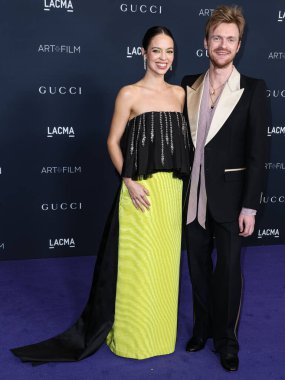 Claudia Sulewski ve erkek arkadaşı Finneas O 'Connell, 5 Kasım 2022' de Los Angeles, Kaliforniya, ABD 'de düzenlenen Gucci tarafından sunulan 11. LACMA Sanat ve Film Galasına geldiler..