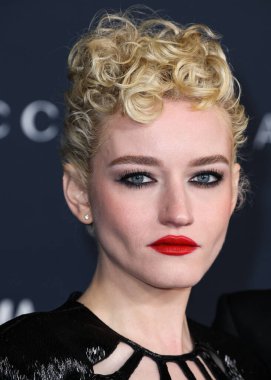 Julia Garner, 5 Kasım 2022 'de Los Angeles County Sanat Müzesi' nde düzenlenen Gucci tarafından sunulan 11. LACMA Sanat + Film Galası 'na geldi..