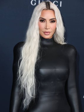 Balenciaga giyen Amerikalı medya kişiliği, sosyete ve iş kadını Kim Kardashian, Gucci 'nin 5 Kasım 2022' de Los Angeles Sanat Müzesi 'nde sunduğu 11. LACMA Sanat + Film Galasına geldi.