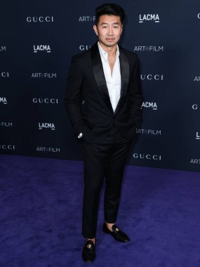 Simu Liu, 5 Kasım 2022 'de Los Angeles Eyalet Sanat Müzesi' nde düzenlenen Gucci tarafından sunulan 11. LACMA Sanat + Film Galası 'na geldi..