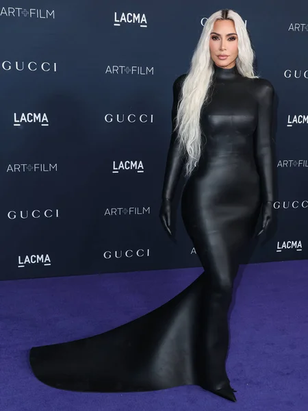Kim Kardashian Draagt Balenciaga Arriveert 11E Jaarlijkse Lacma Art Film — Stockfoto