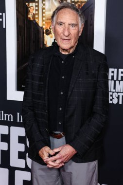 Amerikalı aktör Judd Hirsch, 6 Kasım 2022 'de TCL Çin Tiyatrosu IMAX' ta düzenlenen Universal Pictures 'ın Kapanış Gecesi Özel Gösterimi' ne geldi.. 