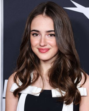 Amerikalı aktris Julia Butters, 6 Kasım 2022 'de TCL Çin Tiyatrosu IMAX' ta düzenlenen Universal Pictures 'ın Kapanış Gecesi Özel Gösterimi' ne geldi.. 