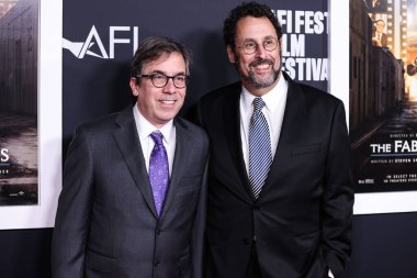 Mark Harris ve kocası Tony Kushner, 6 Kasım 2022 'de Hollywood, Los Angeles, Kaliforniya, ABD' deki TCL Çin Tiyatrosu IMAX 'ta düzenlenen Universal Pictures' ın Kapanış Gecesi Özel Gösterimi 'ne geldiler.. 