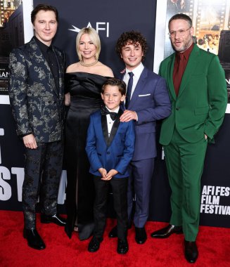 Paul Dano, Michelle Williams, Mateo Zoryna Francis-DeFord, Gabriel LaBelle ve Seth Rogen, 6 Kasım 2022 tarihinde TCL Çin Tiyatrosu IMAX 'ta düzenlenen Universal Pictures' ın Kapanış Gecesi Özel Gösterimi 'ne geldiler. 