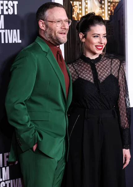 Seth Rogen ve eşi Lauren Miller, 6 Kasım 2022 'de Hollywood, Los Angeles, Kaliforniya, ABD' deki TCL Çin Tiyatrosu IMAX 'ta düzenlenen Universal Pictures' ın Kapanış Gecesi Özel Gösterimi 'ne geldiler.. 