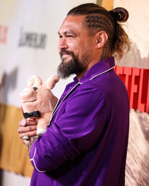 Amerikalı aktör Jason Momoa, Netflix 'in' Slumberland 'inin Los Angeles prömiyerine 9 Kasım 2022' de Westfield Century City 'de düzenlenen AMC Century City 15' e geldi..