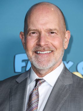 Amerikalı aktör, komedyen, yazar ve yapımcı Mike Henry, 12 Kasım 2022 'de ABD' nin Kaliforniya eyaletinin Los Angeles şehrinde Fox Studio Lot 'ta düzenlenen FOX' un 'Family Guy' 400. bölüm kutlamasına geldi.. 
