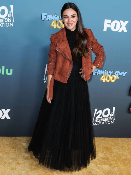 Atriz Americana Mila Kunis Chega Fox Family Guy 400Th Episode — Fotografia de Stock