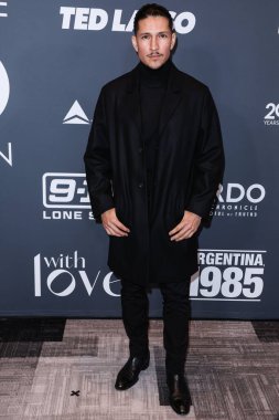 Amerikalı aktör Danny Ramirez, 13 Kasım 2022 'de Century City, Los Angeles, Kaliforniya, ABD' de düzenlenen Fairmont Century Plaza Oteli 'nde düzenlenen Latin Sinema ve Televizyonunun 2..