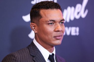 Porto Riko 'lu televizyon oyuncusu Ismael Cruz Crdova (Ismael Cruz Cordova), 13 Kasım 2022' de ABD 'nin Los Angeles kentindeki Fairmont Century Plaza Hotel' de düzenlenen Latin Sinema ve Televizyonunun Eleştirmen Seçimleri Dernekleri 2..