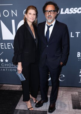 Mara Eladia Hagerman (Maria Eladia Hagerman) ve eşi / Meksikalı film yapımcısı Alejandro Gonzlez Irritu (Alejandro Gonzalez Inarritu), 13 Kasım 2022 'de ABD' nin Los Angeles kentinde düzenlenen Eleştirmenler Seçim Dernekleri 2..