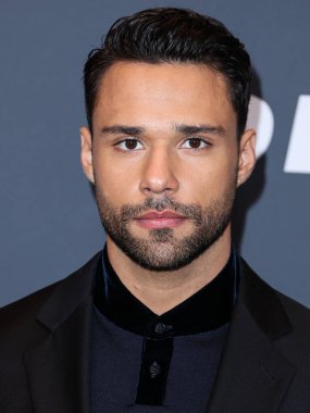 Amerikalı aktör Rafael L. Silva, 13 Kasım 2022 'de Century City, Los Angeles, Kaliforniya, ABD' deki Fairmont Century Plaza Oteli 'nde düzenlenen Latin Sinema ve Televizyonunun Yıllık 2.