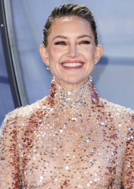 Elie Saab FW22 Couture giyen Amerikalı aktris Kate Hudson, 14 Kasım 2022 'de Los Angeles, Kaliforniya' daki Akademi Sinema Müzesi 'nde düzenlenen Netflix' in 