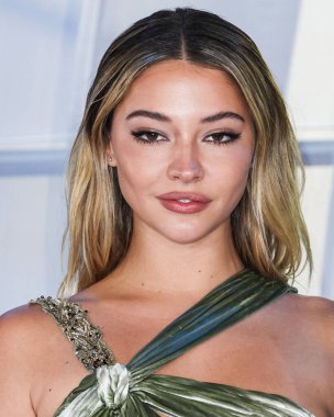 Bir Atelier Versace elbisesi ve REZA mücevheri giyen aktris Madelyn Cline, 14 Kasım 2022 'de Los Angeles' taki Akademi Sinema Müzesi 'nde düzenlenen Netflix' in 