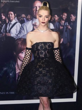 Tiffany ve Co. mücevher ile Dior giyen Amerikalı-Arjantinli aktris Anya Taylor-Joy, 14 Kasım 2022 'de Manhattan, New York' ta bulunan AMC Lincoln Meydanı 13 Tiyatrosu 'nda düzenlenen Searchlight Pictures' The Menu 'nun New York galasına geldi. 