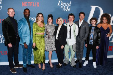 Marc Evan Jackson, Brandon Scott, Natalie Morales, Linda Cardellini, Liz Feldman, Sam McCarthy, James Marsden, Luke Roessler ve Diana Maria Riva Netflix 'in 