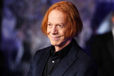 Amerikalı film bestecisi, şarkıcı ve söz yazarı Danny Elfman, Netflix 'in Hollywood Lejyon Tiyatrosu' nda 16 Kasım 2022 'de düzenlenen Netflix' in Çarşamba günkü birinci sezonuna geliyor.