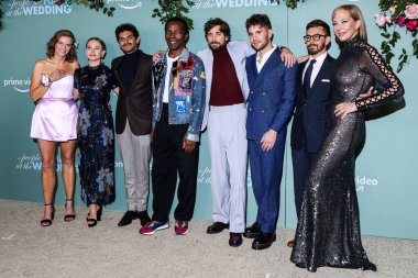 Claire Scanlon, Kristen Bell, Karan Soni, Isaach de Bankole, Dustin Milligan, Ben Platt, Jorma Taccone, Allison Janney Amazon Prime Video 'nun 16 Kasım 2022' de Regency Village Theatre 'daki 