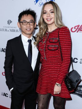 Avustralyalı yönetmen James Wan ve Romen aktris Ingrid Bisu, 17 Kasım 2022 'de Beverly Hills, Los Angeles, Kaliforniya' da düzenlenen 36.