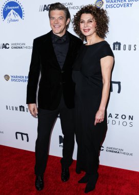 Jason Blum ve Donna Langley, 17 Kasım 2022 'de Beverly Hilton Oteli' nde düzenlenen 36. Geleneksel Amerikan Sineması Ödülleri 'ne geldiler..