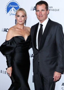 Molly Sims ve Scott Stuber, 17 Kasım 2022 'de Beverly Hilton Oteli' nde düzenlenen 36. Geleneksel Amerikan Sineması Ödülleri 'ne geldiler..