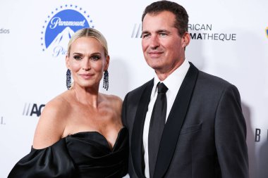 Molly Sims ve Scott Stuber, 17 Kasım 2022 'de Beverly Hilton Oteli' nde düzenlenen 36. Geleneksel Amerikan Sineması Ödülleri 'ne geldiler..