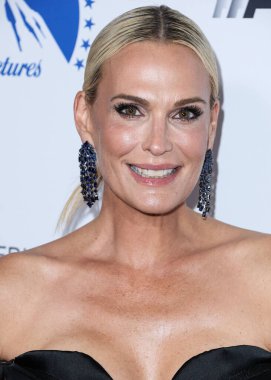 American fashion model and actress Molly Sims arrives at the 36th Annual American Cinematheque Awards Honoring Ryan Reynolds held at The Beverly Hilton Hotel on November 17, 2022 in Beverly Hills, Los Angeles, California, United States. clipart