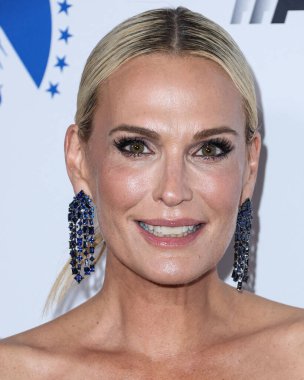 Amerikalı manken ve aktris Molly Sims, 17 Kasım 2022 'de Beverly Hills, Los Angeles, Kaliforniya' da düzenlenen ve Ryan Reynolds 'ı onurlandıran 36..