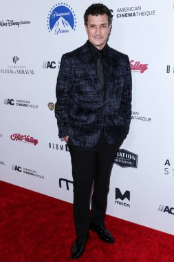 Kanadalı-Amerikalı aktör Nathan Fillion, 17 Kasım 2022 'de Beverly Hilton Oteli' nde düzenlenen 36. Yıllık Amerikan Sineması Ödülleri 'ne geldi..