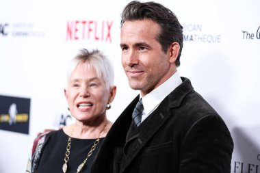 Tammy Reynolds ve oğlu / Kanadalı-Amerikalı aktör Ryan Reynolds, 17 Kasım 2022 'de Beverly Hills, Los Angeles, Kaliforniya, ABD' deki The Beverly Hilton Hotel 'de düzenlenen 36..