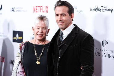 Tammy Reynolds ve oğlu / Kanadalı-Amerikalı aktör Ryan Reynolds, 17 Kasım 2022 'de Beverly Hills, Los Angeles, Kaliforniya, ABD' deki The Beverly Hilton Hotel 'de düzenlenen 36..