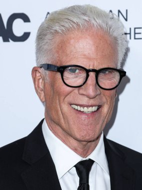 Amerikalı aktör Ted Danson, 17 Kasım 2022 'de Beverly Hilton Oteli' nde düzenlenen 36. Geleneksel Amerikan Sineması Ödülleri 'ne geliyor..
