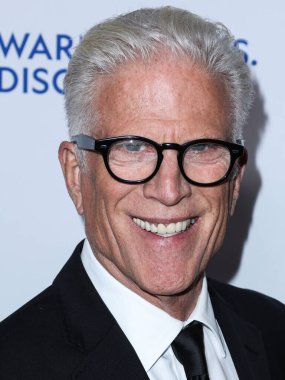Amerikalı aktör Ted Danson, 17 Kasım 2022 'de Beverly Hilton Oteli' nde düzenlenen 36. Geleneksel Amerikan Sineması Ödülleri 'ne geliyor..