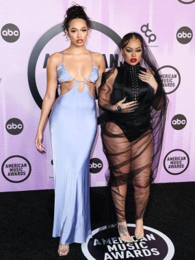 Brooklyn Nikole ve Latto (Alyssa Michelle Stephens), 20 Kasım 2022 'de Los Angeles, Kaliforniya' da Microsoft Theater 'da düzenlenen 2022 Amerikan Müzik Ödülleri' ne (50..