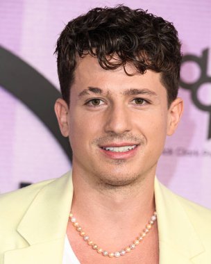 Charlie Puth, 20 Kasım 2022 'de Los Angeles, Kaliforniya' da Microsoft Theater 'da düzenlenen 2022 Amerikan Müzik Ödülleri' ne (50..