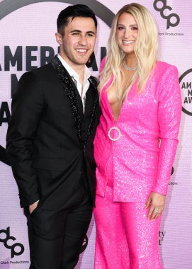 Chris Olsen ve Meghan Trainor, 20 Kasım 2022 'de Los Angeles, Kaliforniya' da Microsoft Theater 'da düzenlenen 2022 Amerikan Müzik Ödülleri' ne (50..