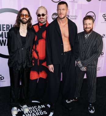 Daniel Wayne Sermn (Daniel Wayne Vaaz), Daniel Platzman, Dan Reynolds ve Imagine Dragons 'dan Ben McKee 20 Kasım 2022 tarihinde Microsoft Theater, ABD' de düzenlenen 2022 Amerikan Müzik Ödülleri 'ne geldiler..